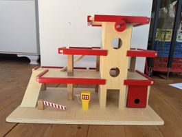 Holz Autogarage mit Rampe und Aufzug