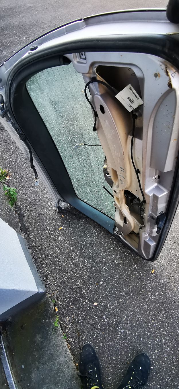 Volvo Tutti pezzi di ricambio auto: Hecklappe Volvo V70/ XC70 – Usato da Rheinfelden venduto da freed82 1