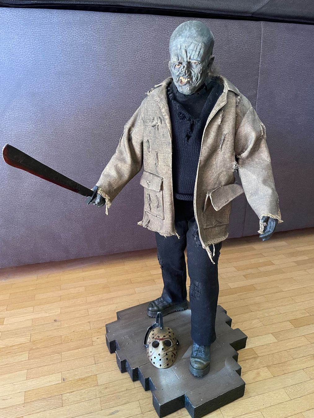 Statuette: JASON VOORHEES - SIDESHOW - 1/4 PREMIUM FORMAT STATUE – Usato da Egg b. Zürich venduto da underworld 2