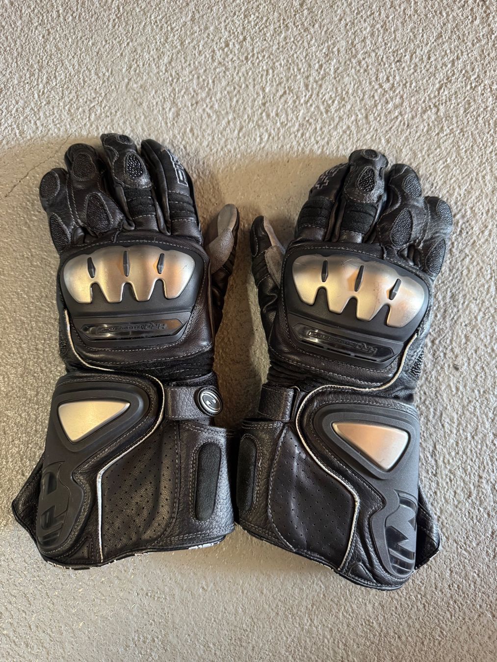 Held Gants & mitaines : Motorradhandschuh Held Gr. 7.5 S+ – D'occasion à Lalden par Anja91