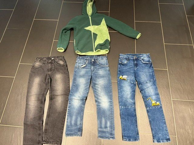 Kleiderpakete & -sets: Jungen Kleider Paket, Grösse 140 – Gebraucht aus Endingen von wubi