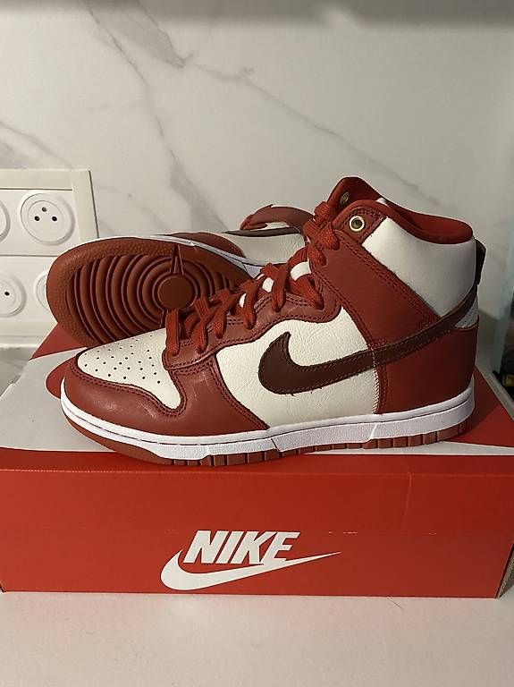 Scarpe da uomo: Nike Dunk High LXX Cinnabar 37,5 – Usato da Genève venduto da Juice_K
