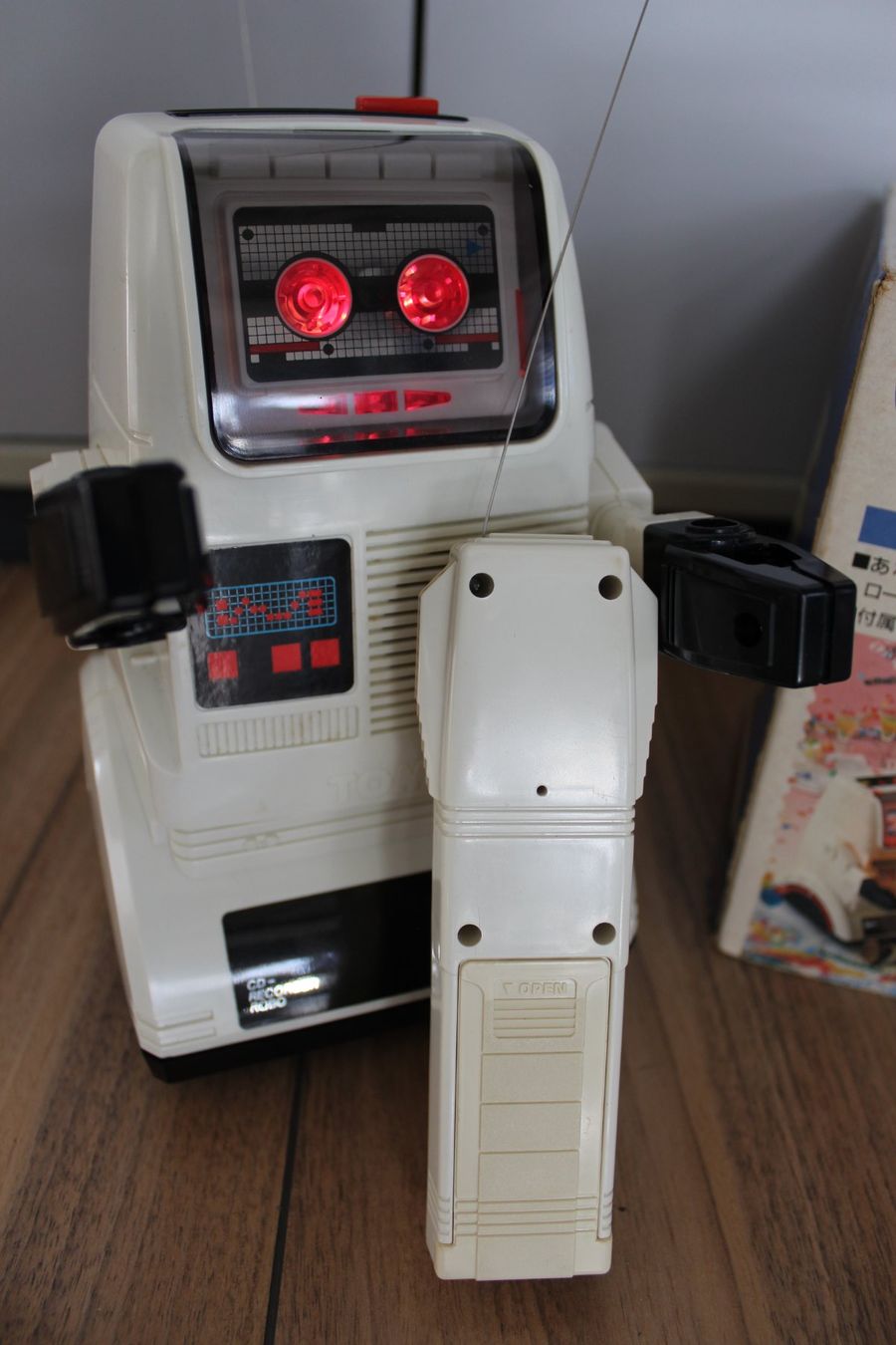 Tomy Jouets: Tomy Roboter YU-U-ZO Chatbot – Défectueux à Regensdorf par kimba05 2