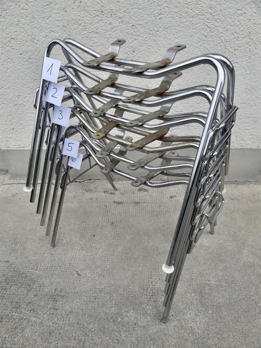 Eames Stühle: Eames Side Chair Base Stacking Base – Gebraucht aus Kerzers von bottlesandboxes 1