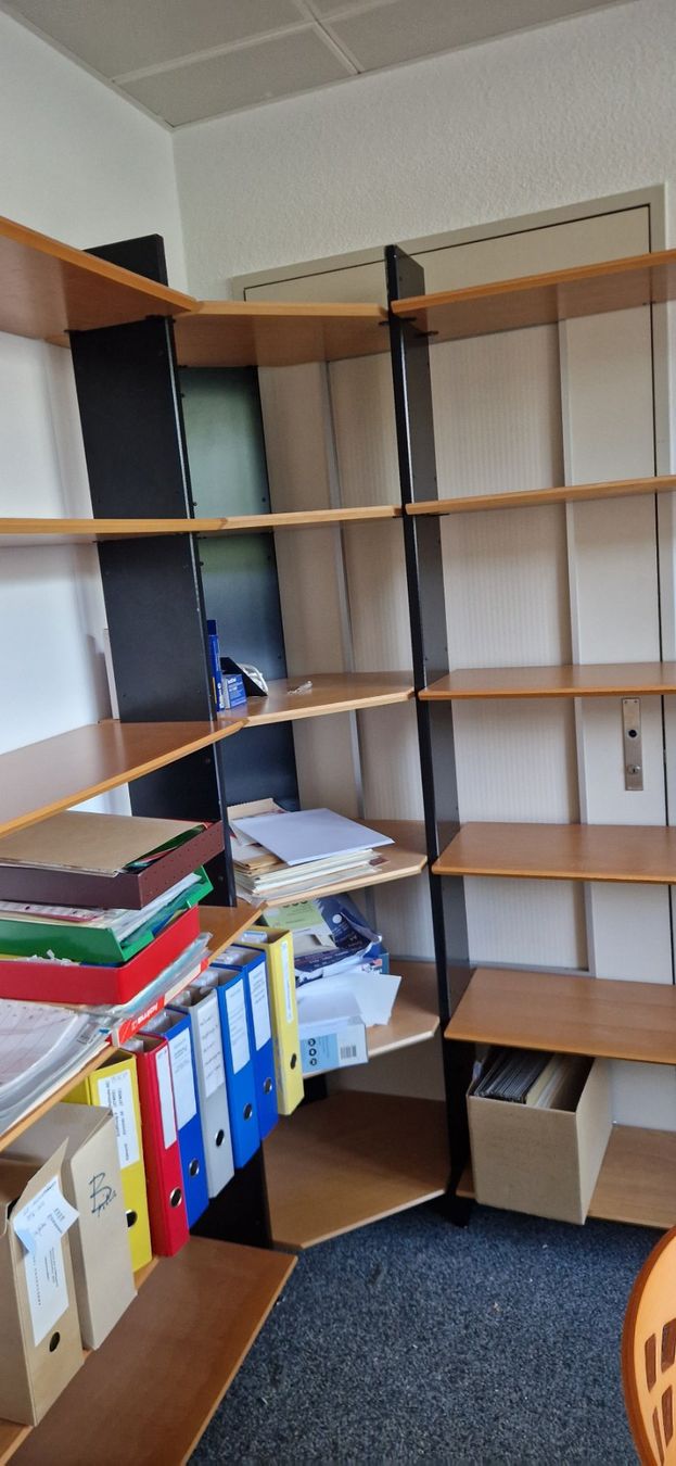 Scaffali: Komplette Büroeinrichtung – Usato da Tann venduto da PizPlata 2