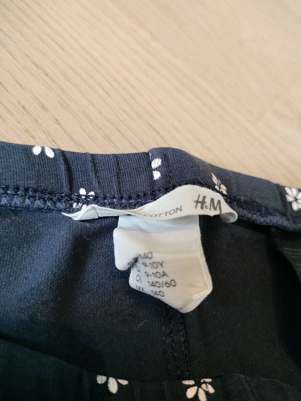 H&M Calze & Collant: 3/4 Leggings Grösse 140 – Usato da Neftenbach venduto da TheKringel 1