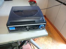 kleiner plattenspieler mit kassettenrecorder funktioniert