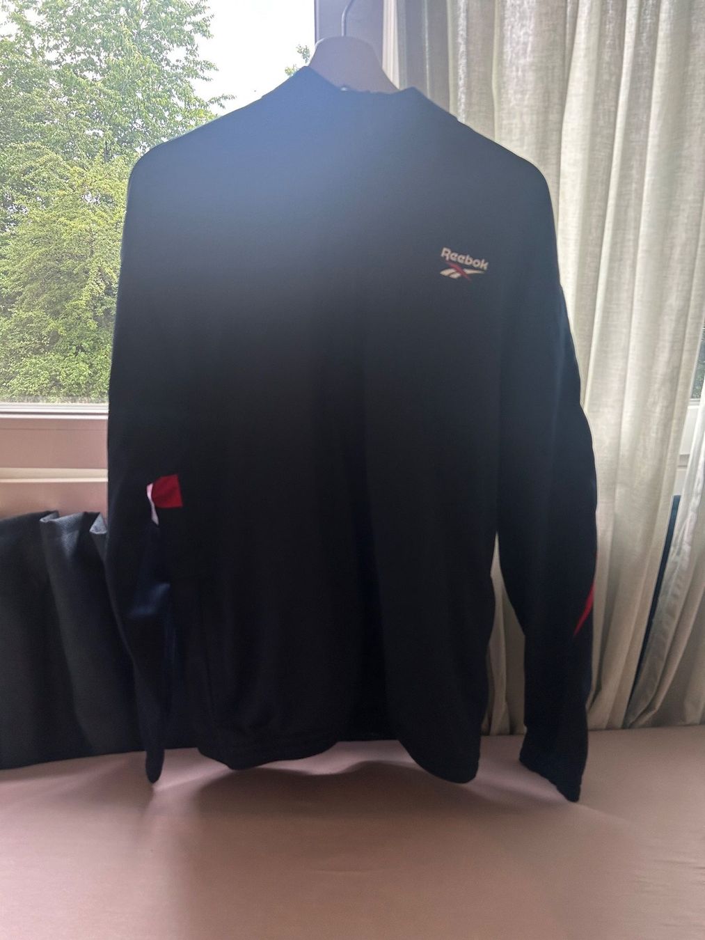 Reebok Pulls & Sweat-shirts: Reebok Trainingsjacke dunkelblau Grösse L – Neuf (Voir description) à Solothurn par kas_6ch2