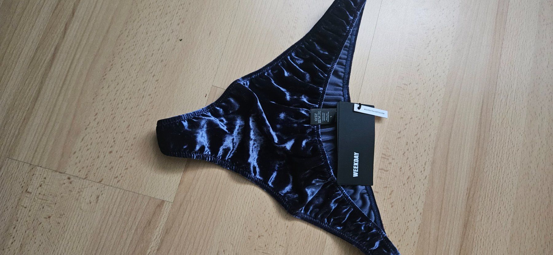 Altra biancheria intima: String comme neuf porté 1X  (b) – Usato da Lutry venduto da cha_pbg5