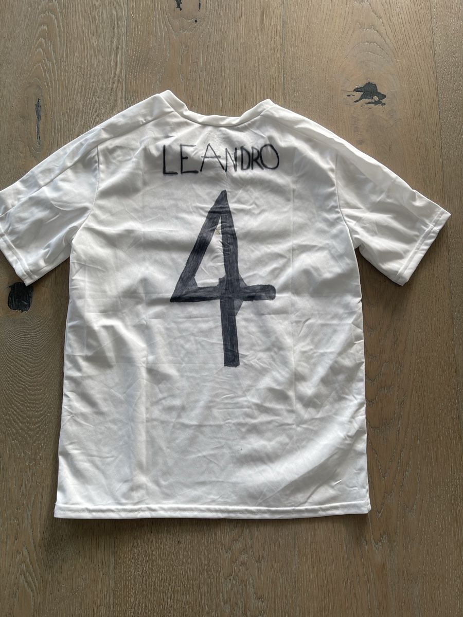 Scarpe, pantaloni & magliette da ginnastica: Fussballtrikot "Ober Eier" Grösse 152/158 – Usato da Meilen venduto da Golfer04