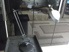 Tischlampe mit weissem und/oder grünem Glas