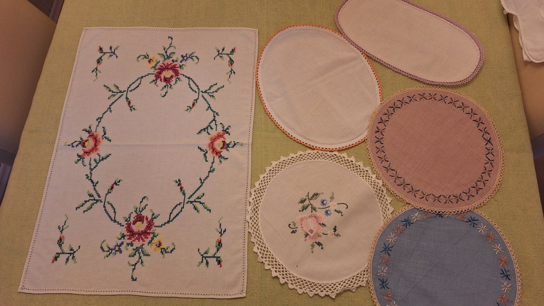 Altra biancheria da tavola: 6 Vintage Deckelchen gestickt – Usato da Arlesheim venduto da shopradl