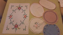 6 Vintage Deckelchen gestickt