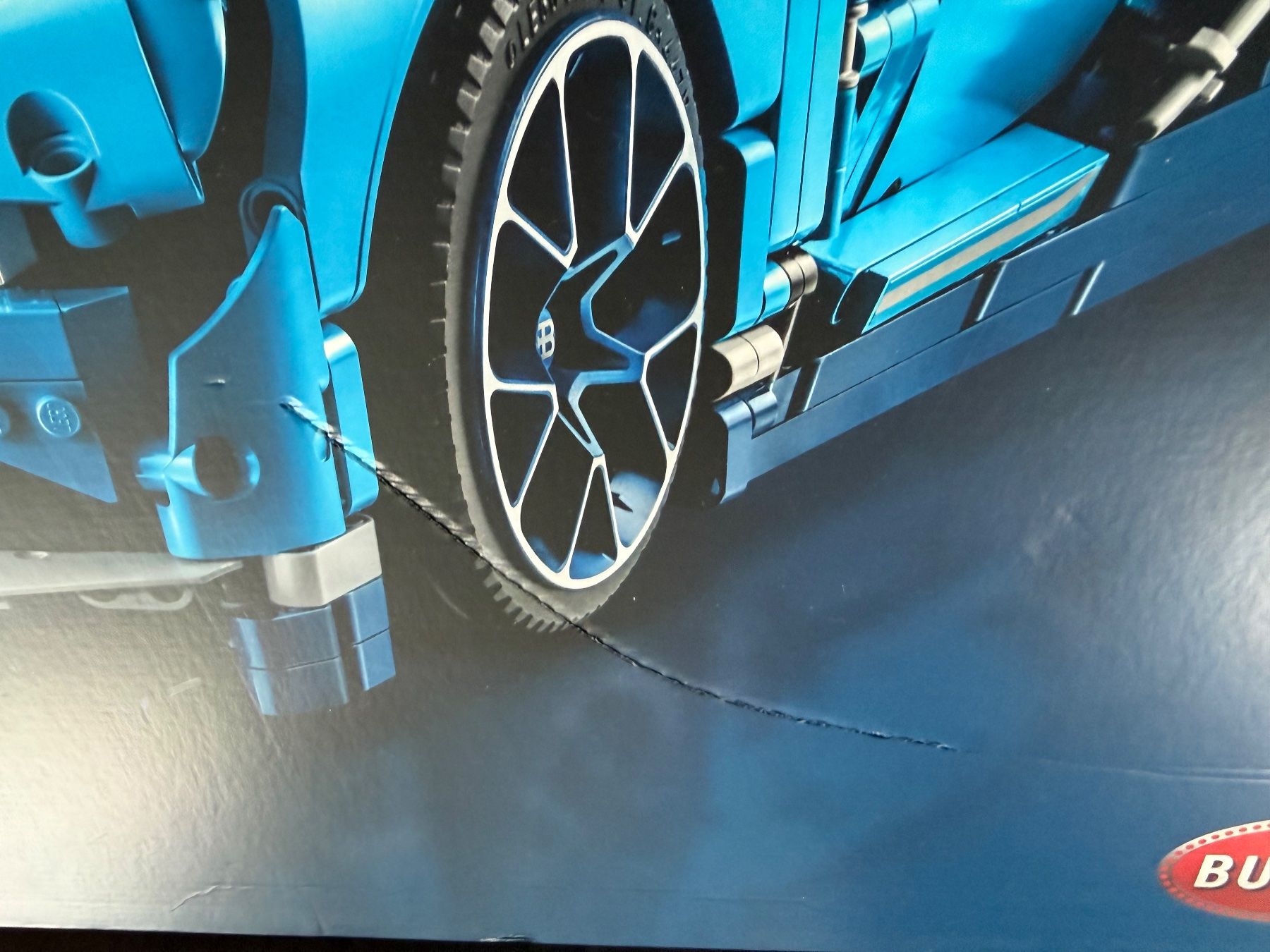 Bugatti Baukästen: LEGO 42083 Technic Bugatti Chiron – Neu und originalverpackt aus Basel von zekzek 4