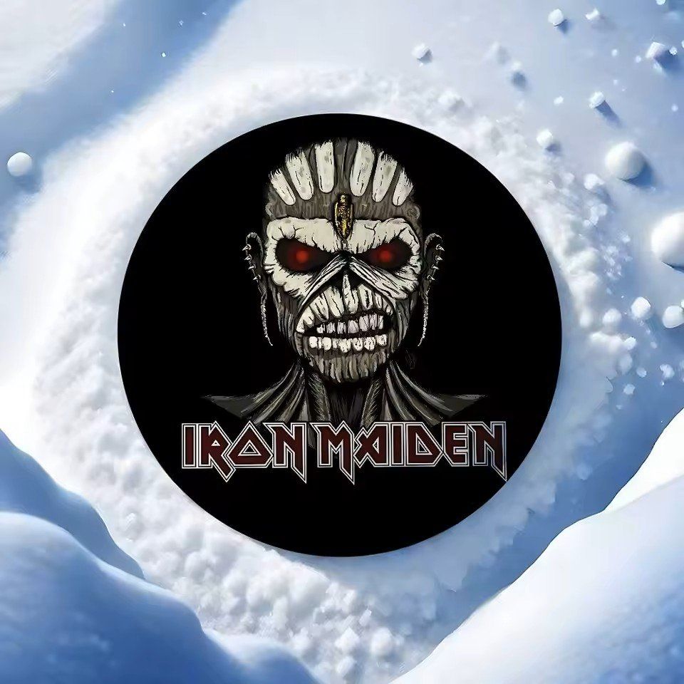 Placchette & Badge: Badge Iron Maiden - J147 – Nuovo e nell'imballaggio originale da Allens venduto da MADE.IN.ROCK.N.ROLL 1