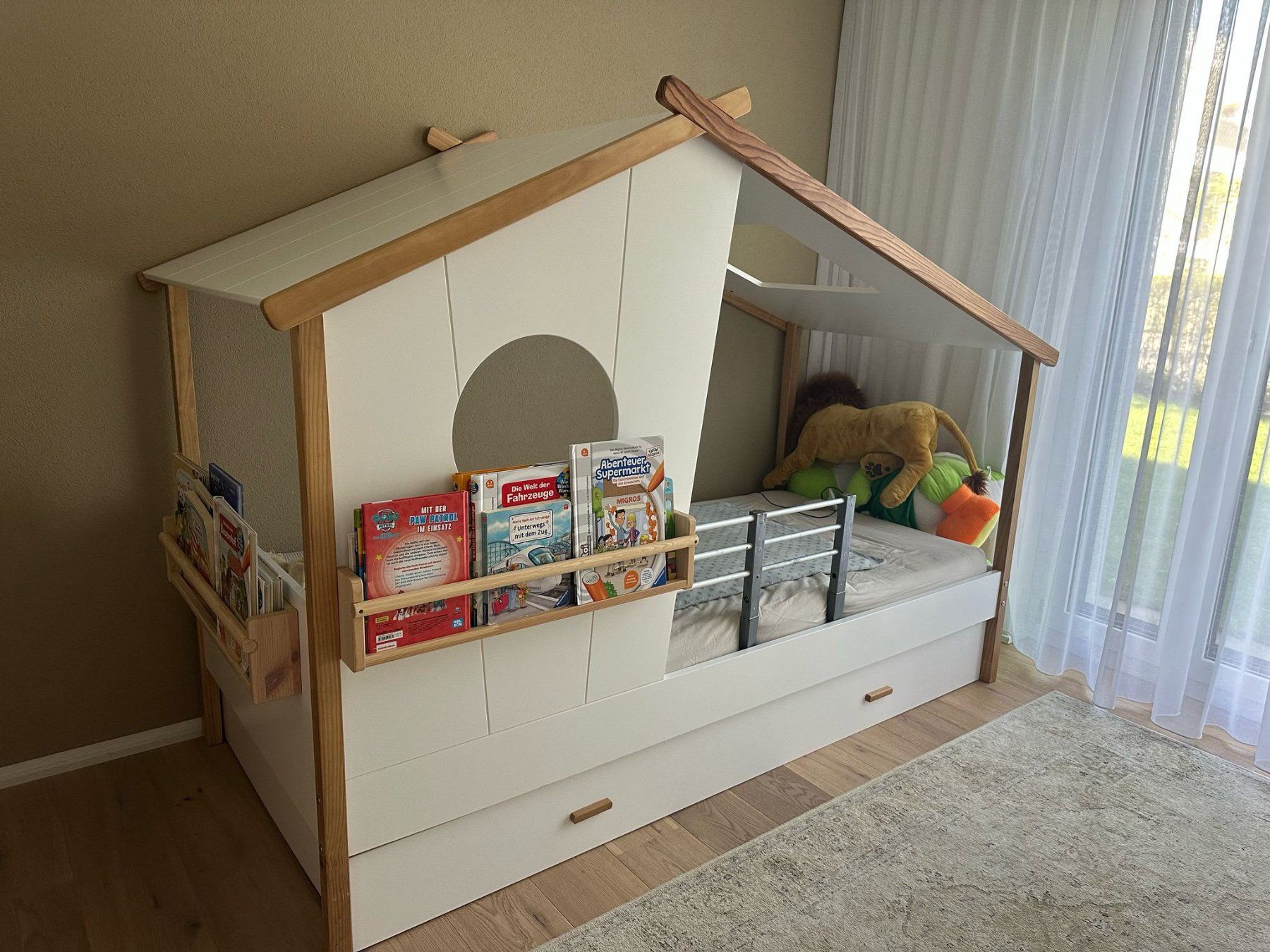 Betten: Hausbett Kinderbett mit Bettkasten – Gebraucht aus Dübendorf von Momce7 2