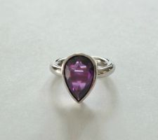 Silberring(925) mit facettiertem,Tropfenform Amethyst Zirkon