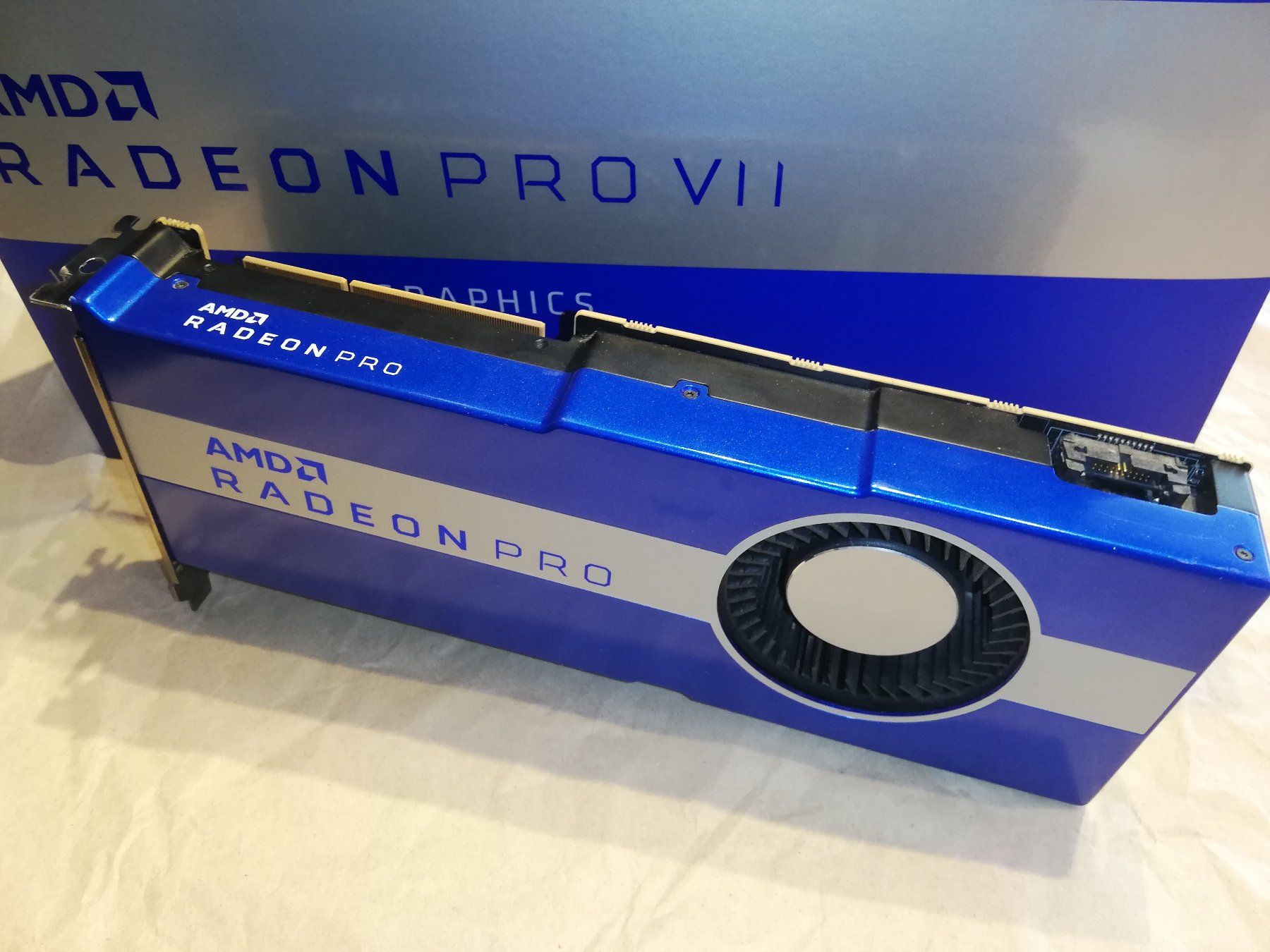 Amd Schede grafiche: AMD Radeon Pro VII   /   16 GB, HBM2 – Usato da Aarau venduto da jesty257 9