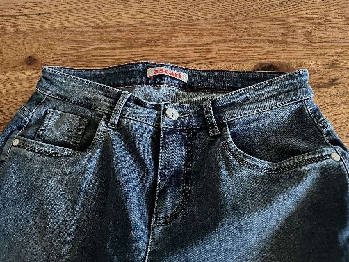 Jeans: Jeans  – Neuf (Voir description) à Schliern b. Köniz par medion3098 3