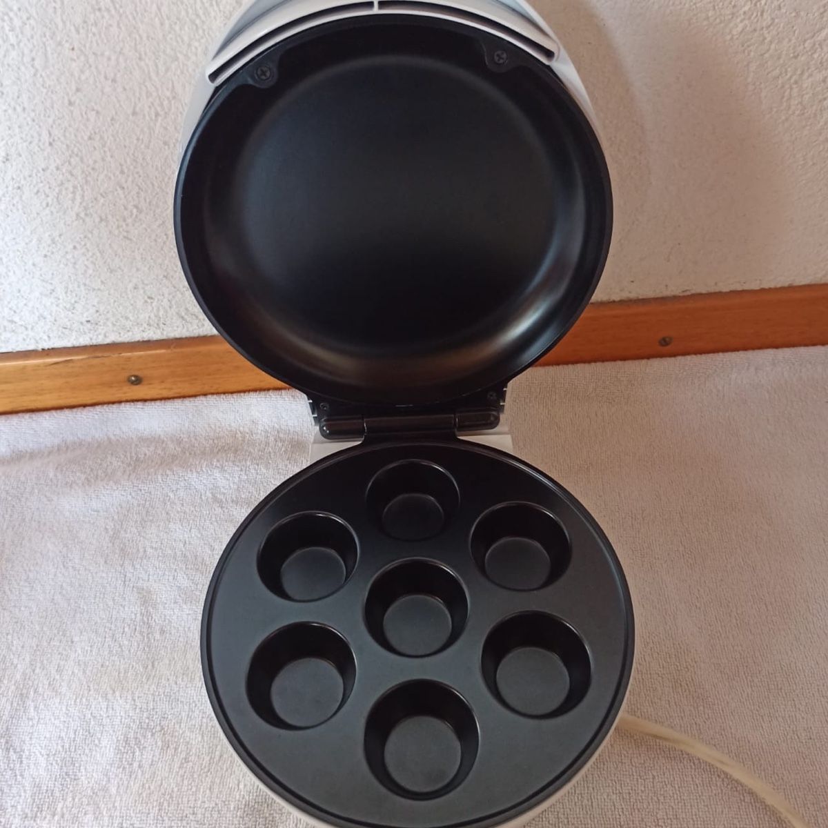 Teglie da forno: Mini Pancake Maker - Perfect for Festive Breakfasts! – Nuovo (secondo la descrizione) da Chézard-St-Martin venduto da iva_xw8z
