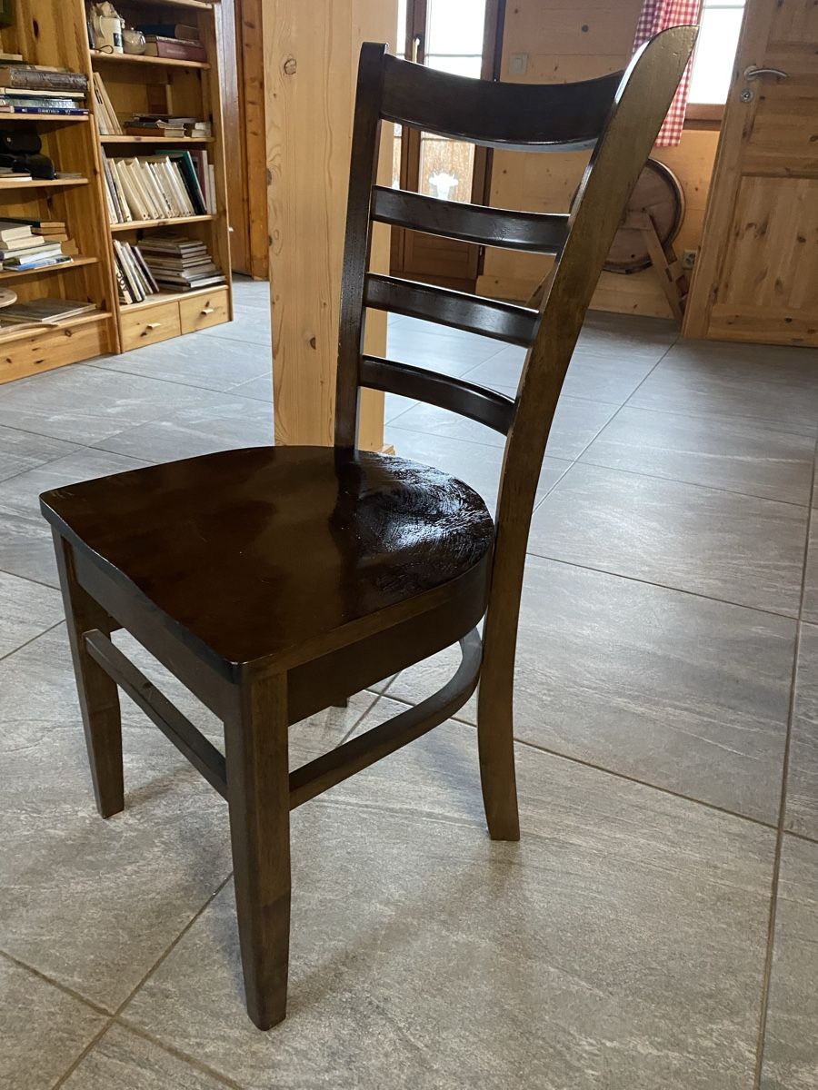 Chaises: Chaises de bistrot quasi neuve – D'occasion à La Lécherette par planina12