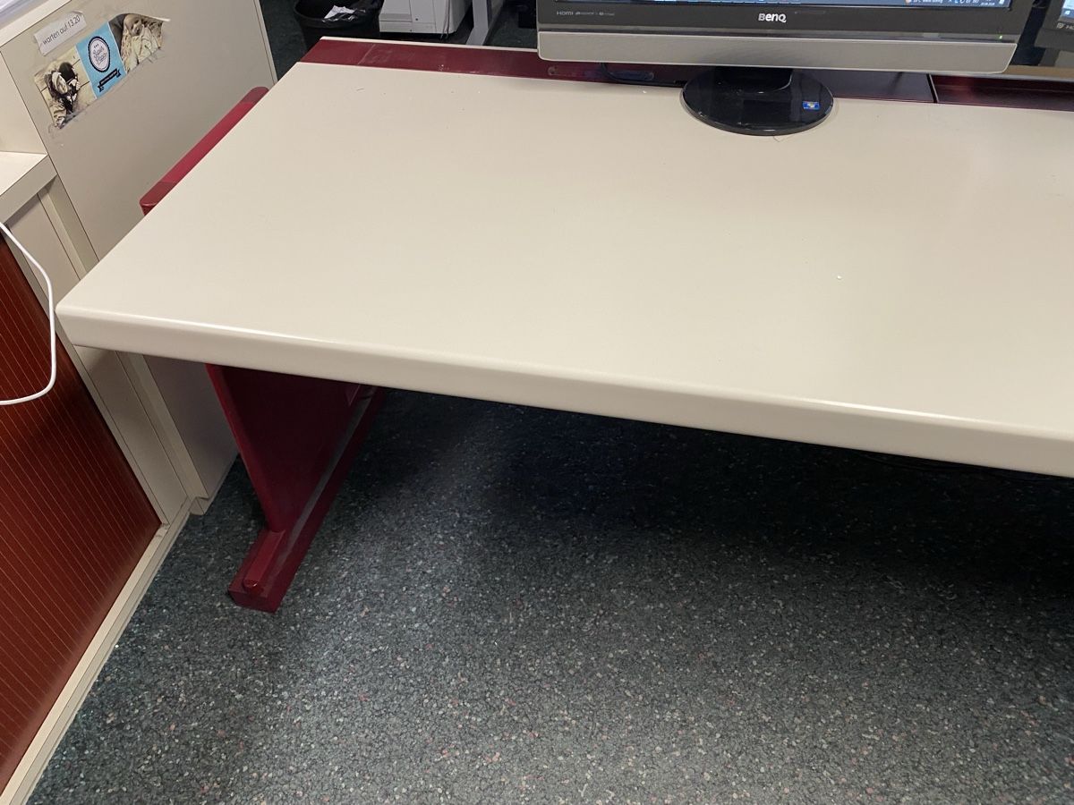 Bureaux: Schreibtisch  – D'occasion à Hägglingen par Karin0802 1