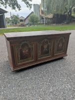 Bemalte Holztruhe