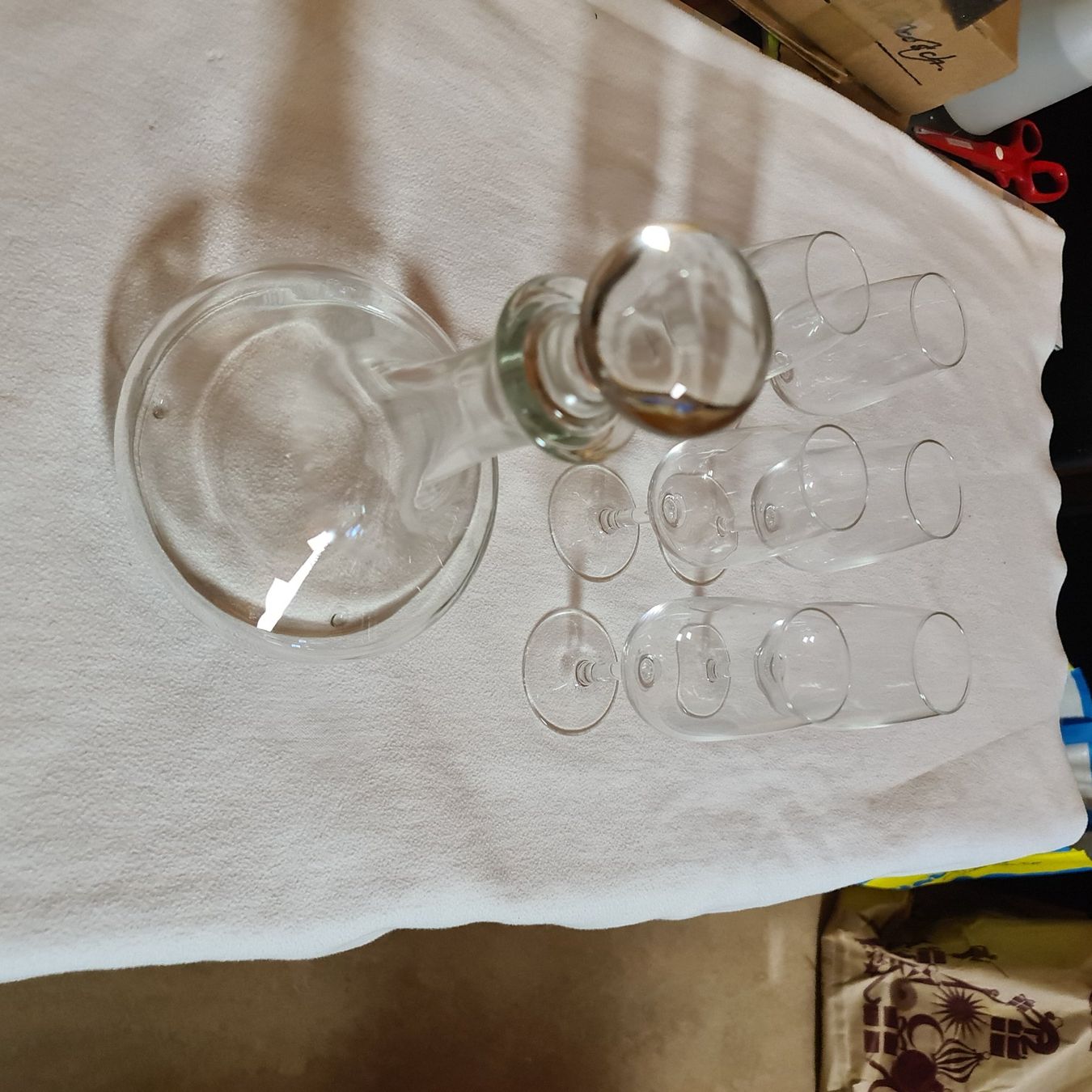 Caraffe: Weinkaraffe mit Stöpsel und 6 Gläsern / Neu – Nuovo e nell'imballaggio originale da Hütten venduto da Edeli5 1