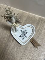 Herzförmige Deko mit Trockenblumen – Handgemacht