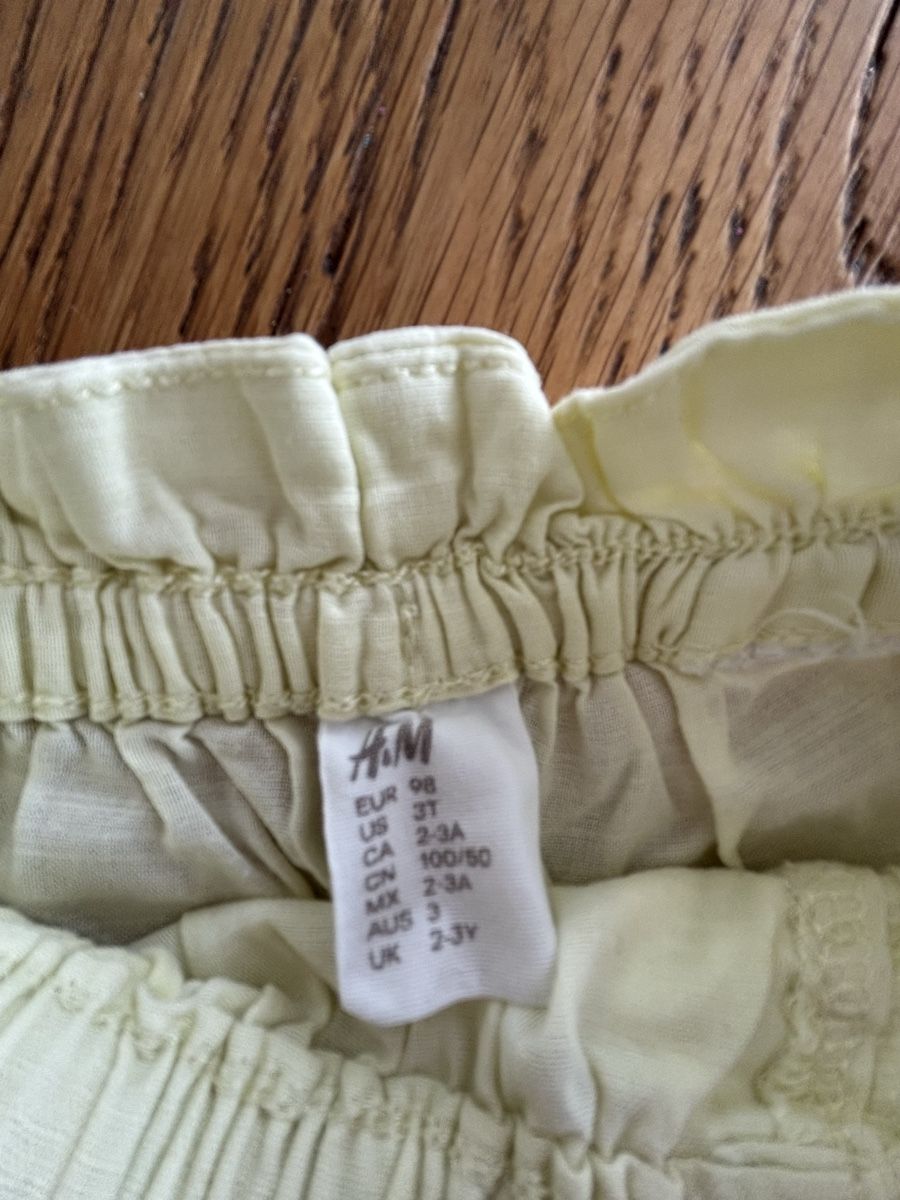 H&M Pantaloni: Short fille H&M 98 – Usato da Bellmund venduto da Celnog 2