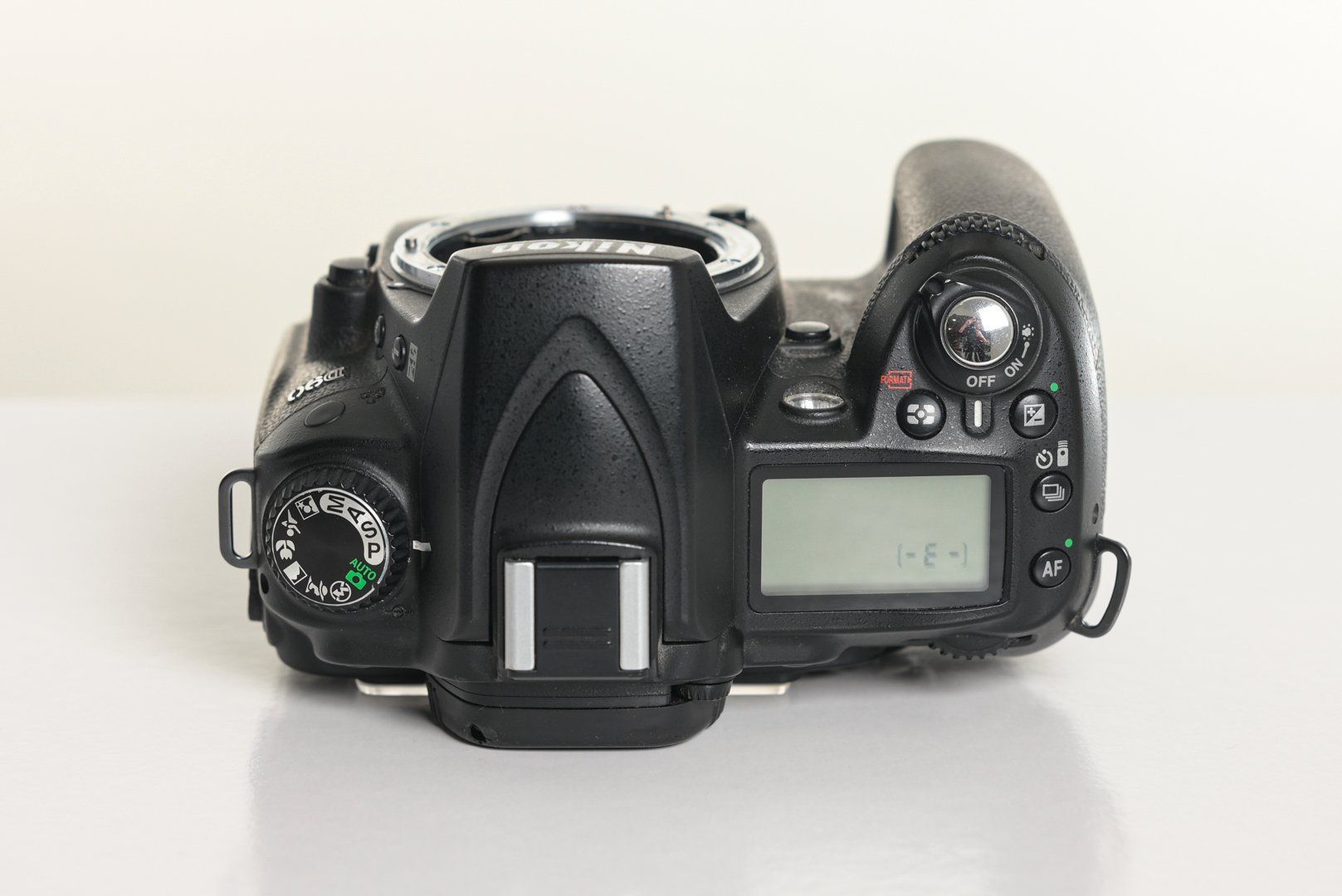 Nikon Fotocamera: Nikon D90 inkl. 18-250mm – Usato da Wädenswil venduto da tevyag 2