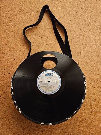 Handtasche zum Umhängen aus LP-Schallplatten - Einzelstück