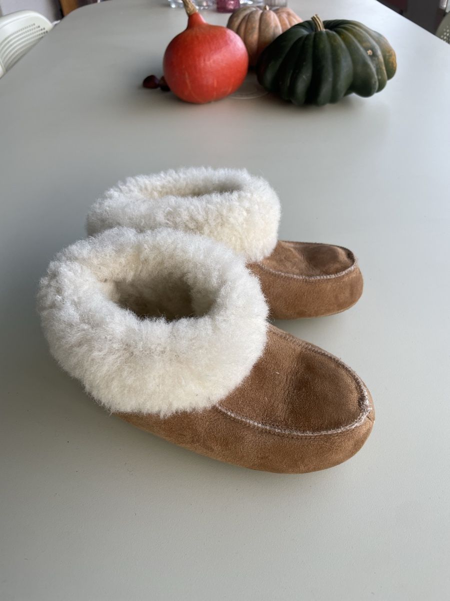 Scarpe per ragazzi: Lammfell-Finkli Gr. 27/28 – Usato da Zürich venduto da Histo_RaHub 1