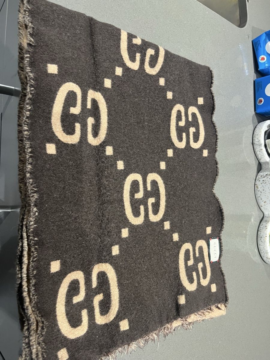 Gucci Foulards & écharpes: Gucci GG Schal Original – D'occasion à Ebikon par loy_wjg6