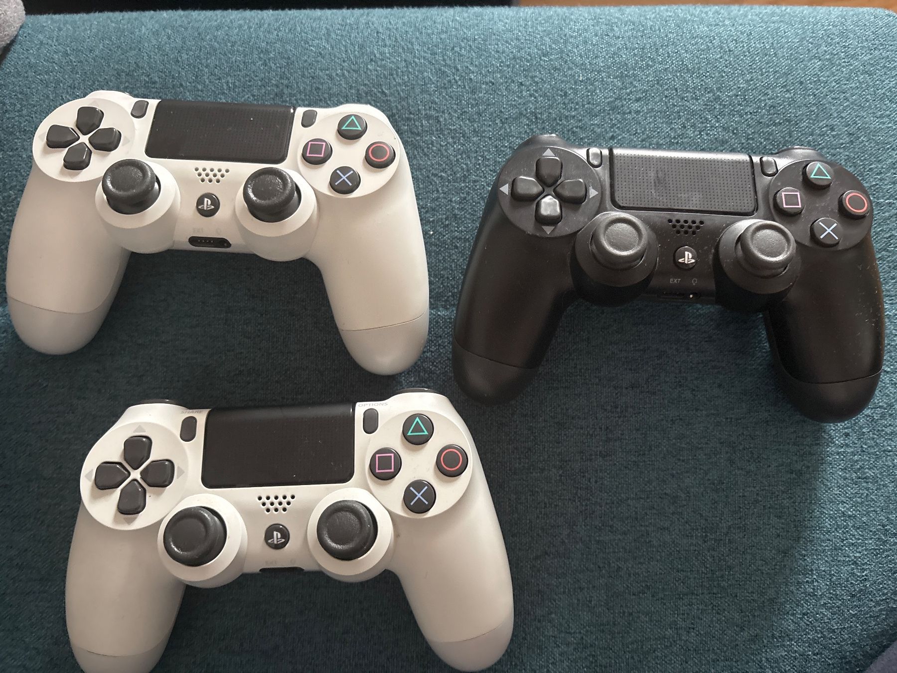 Sony Console: Ps4 pro with 3 original controllers – Nuovo (secondo la descrizione) da Neuhausen venduto da val_66nt