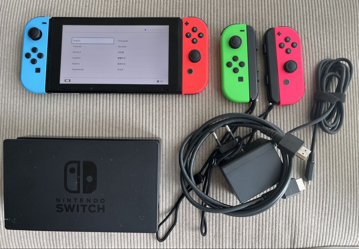 Nintendo Konsolen: Nintendo Switch – Gebraucht aus Zug von metebalci