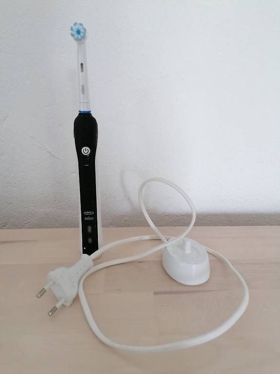 Cura dei denti: Oral B elektrische Zahnbürste – Usato da Rieden AG venduto da sar_9f6s 1
