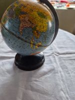 petit globe ancien tout en métal