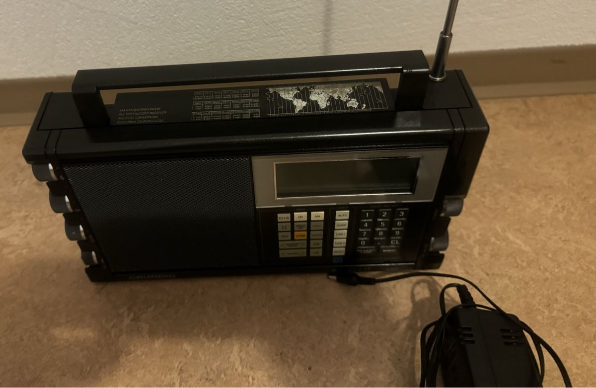 Grundig Radio: Grundig Satellit 500 Weltempfänger – Usato da Trimbach venduto da SABO-61 5