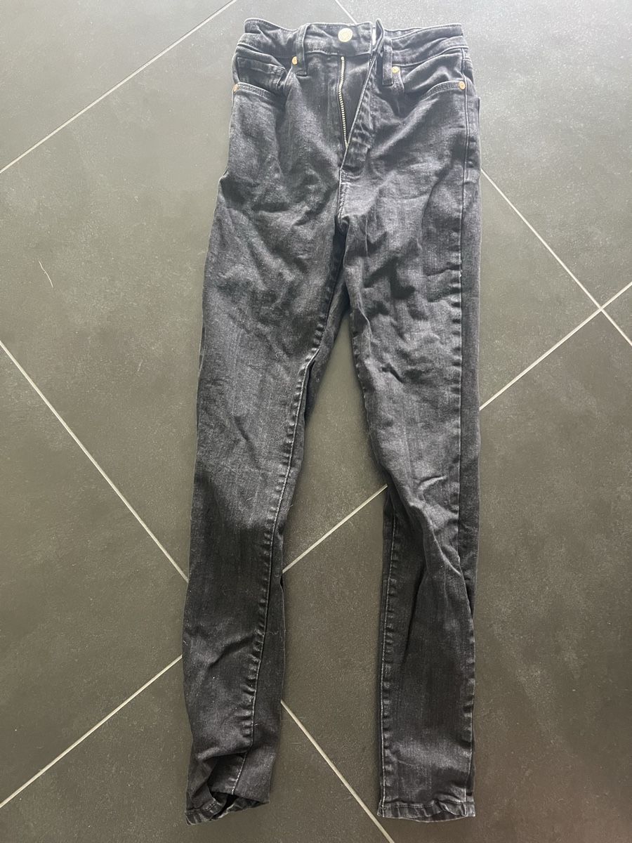 Mango Jeans: Schwarze Mango Jeans, Gr. 32, – Nuovo (secondo la descrizione) da Bilten venduto da and_6hjn 2