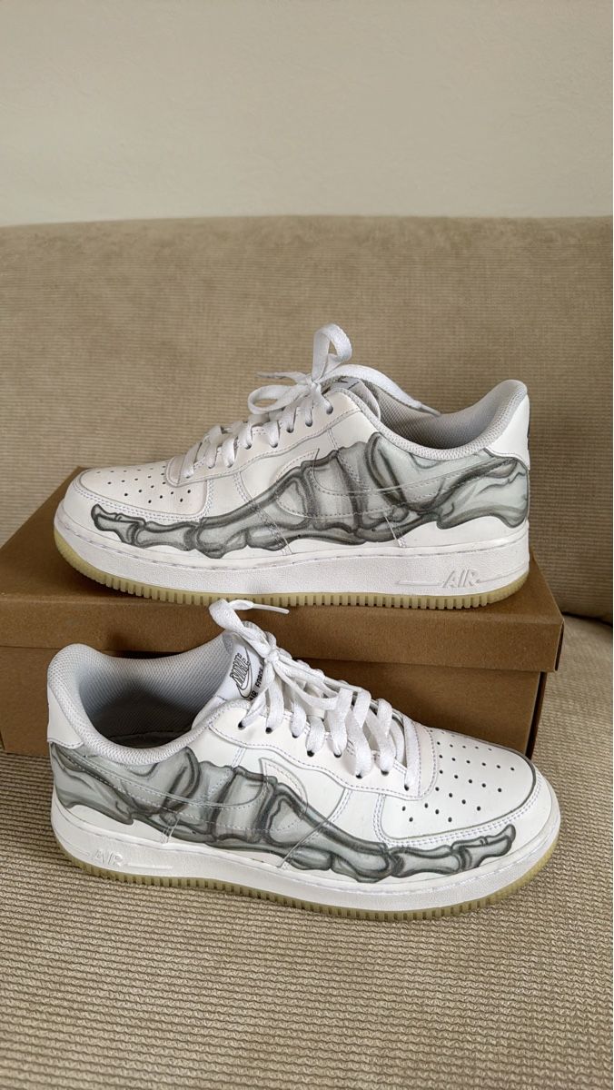 Nike Scarpe da uomo: Nike Air Force 1 Skeleton Halloween – Nuovo (secondo la descrizione) da Zürich venduto da JacoN01