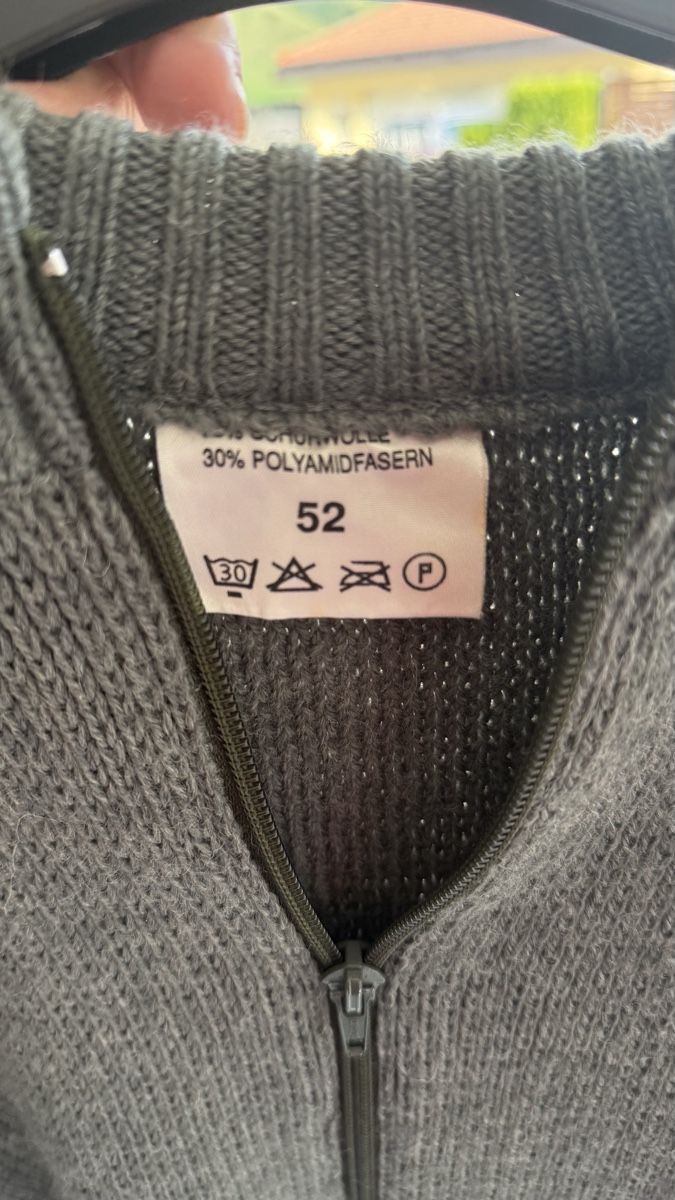 Armée suisse Pulls & Sweat-shirts: Schweizer Millitär Pullover Grösse 52  – D'occasion à Euthal par 99Antik 1