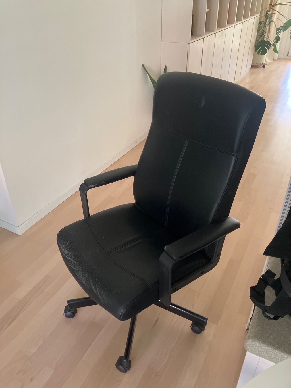 Ikea Sedie: Bürostuhl Ikea zu verschenken – Usato da Stäfa venduto da DaanHaegel 1