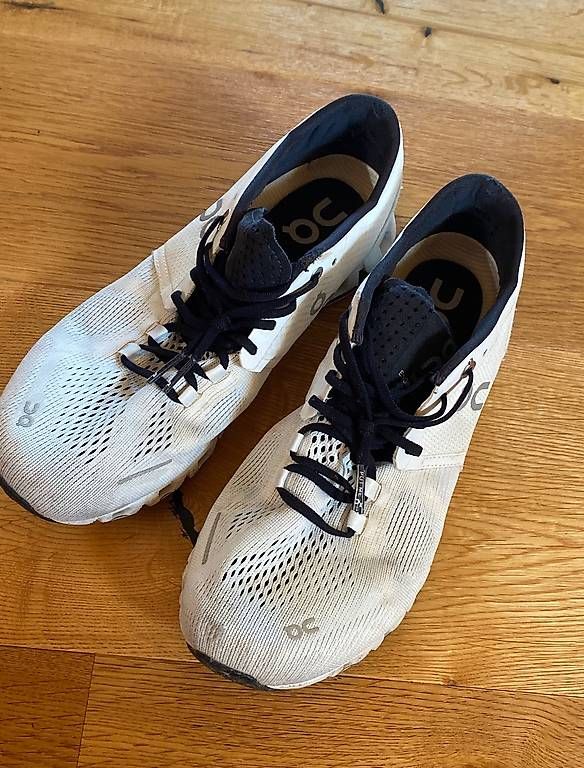Herrenschuhe: ON Sneakers weiss, Grösse 41 – Gebraucht aus Fidaz von hasslermanu