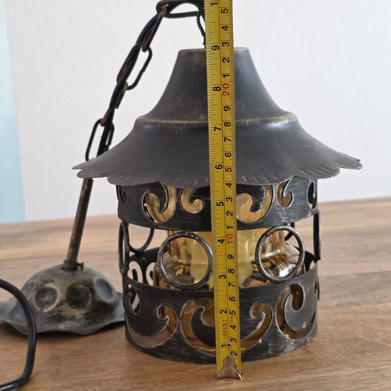 Kronleuchter & Deckenlampen: Hängeleuchte mit Bernstein Glas und Metallgehäuse – Gebraucht aus Rheinsulz von Dred 8