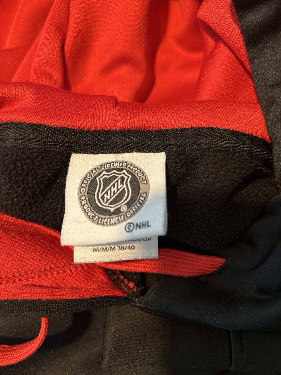 Maglioni & Felpe: Pullover Blackhawks NHL Schwarz Rot Grösse M/38-40 – Usato da bülach venduto da Marinas1 1
