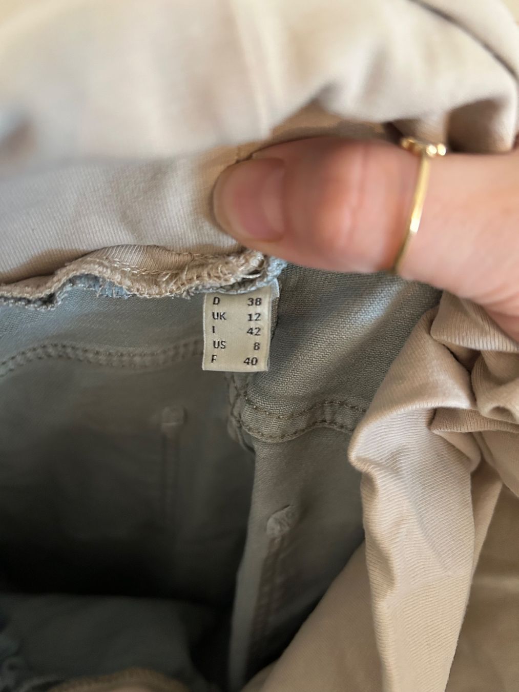 Esprit Jeans: Blassgrüne Umstandsjeans von Esprit – Usato da Zürich venduto da predisha 2