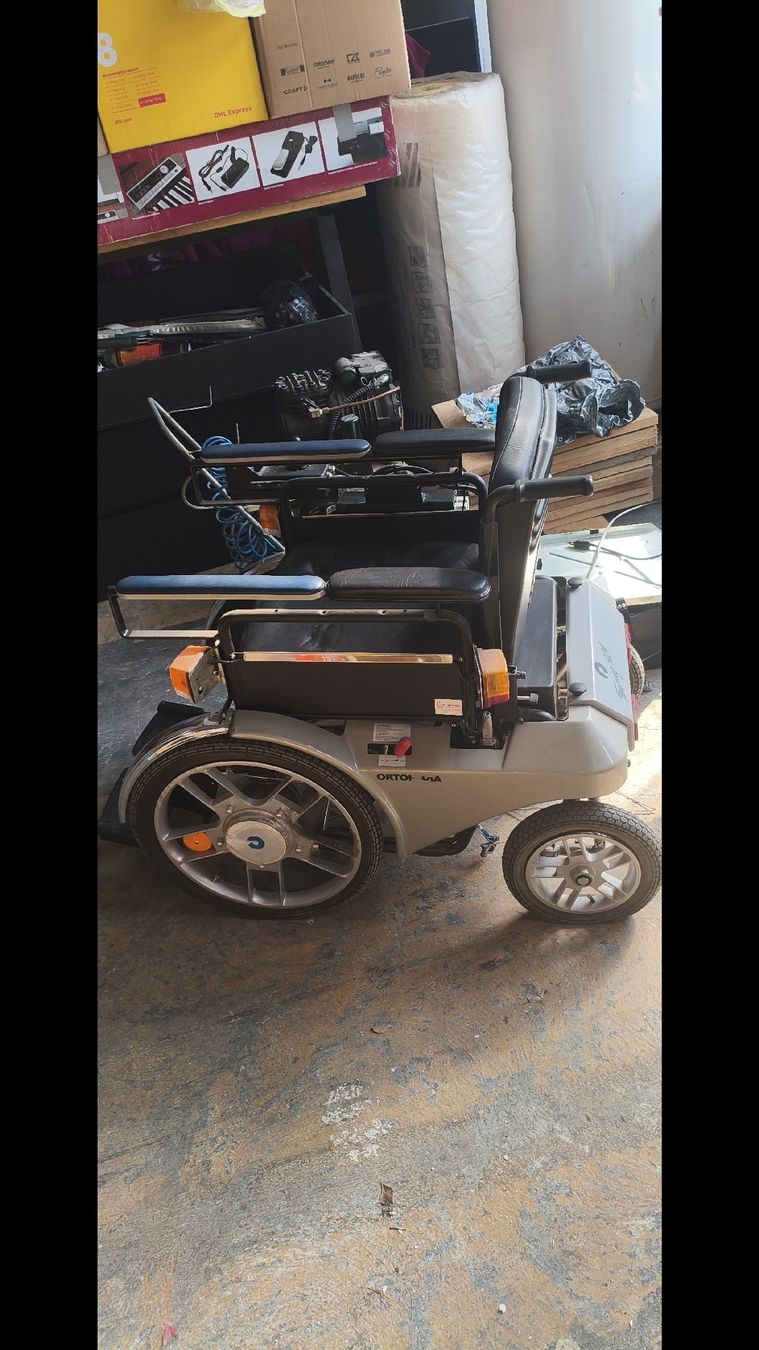 Rollstühle: chaise roulante électrique  – Gebraucht aus Yvonand von jmp_2hbr