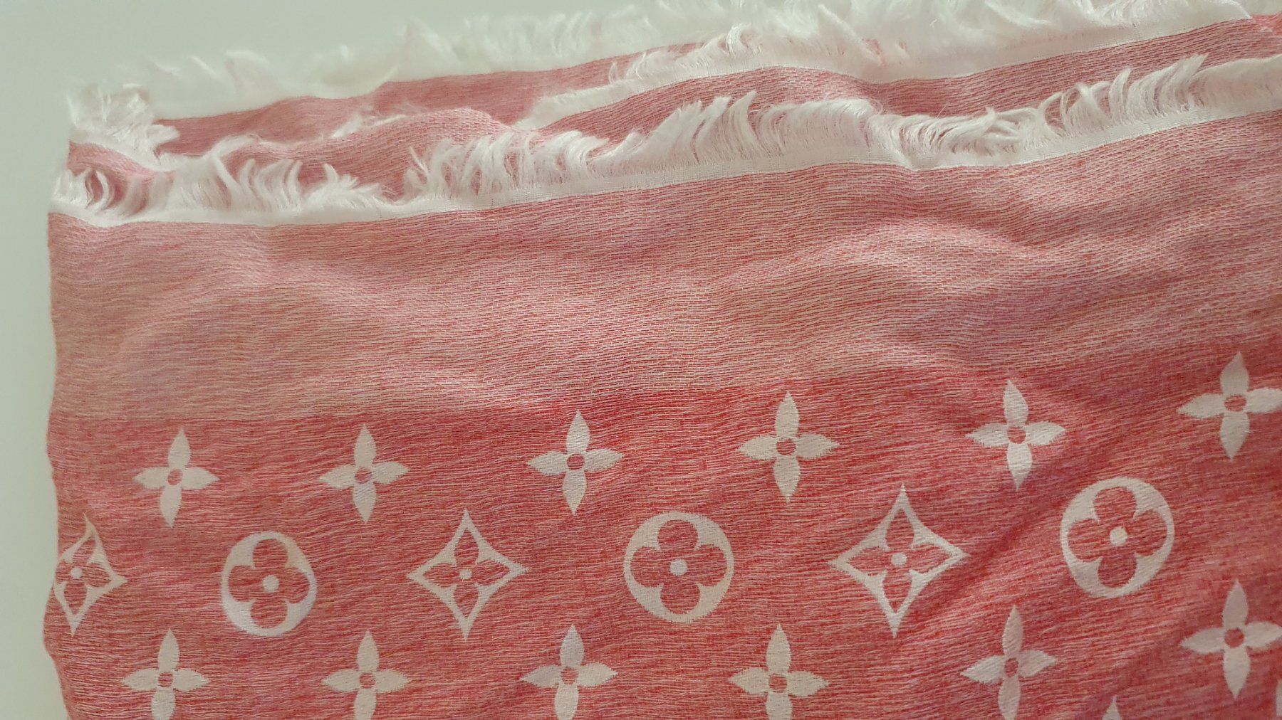 Louis Vuitton Foulard & Sciarpe: Louis vuitton schal monogram tshirting rouge fullset neu – Nuovo e nell'imballaggio originale da Blumenstein venduto da Fantasy-Nails1966