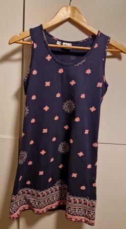 bpc Sommerliches Kleid, dunkelblau mit Blumenmuster, Gr.12 J